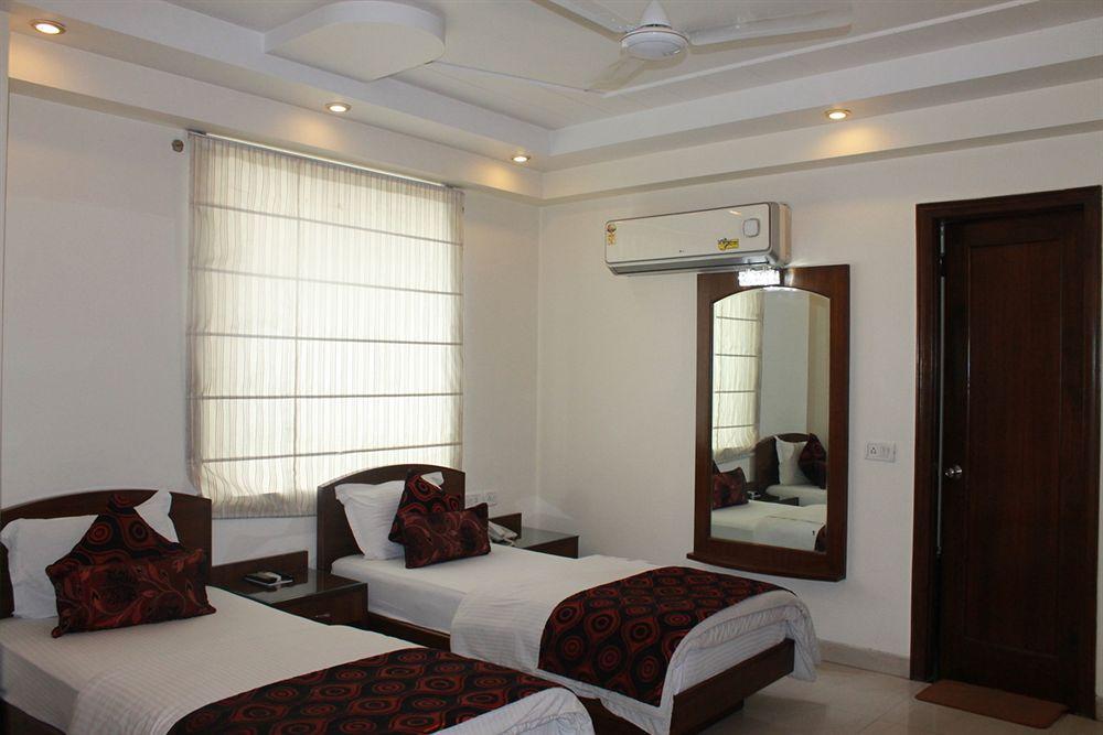 Hotel Shipra International New Delhi Exteriör bild