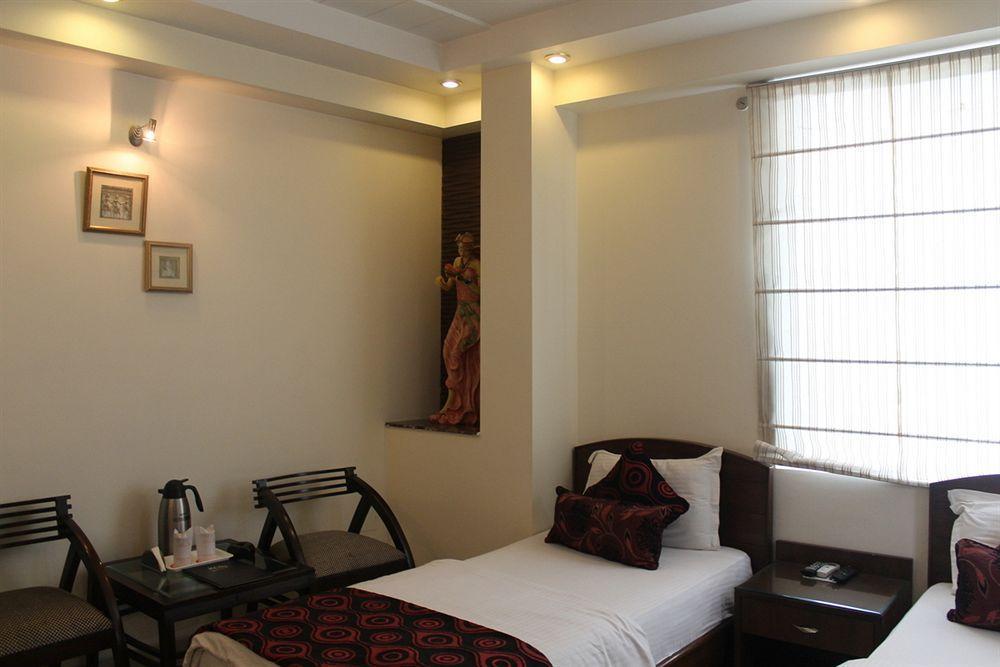 Hotel Shipra International New Delhi Exteriör bild