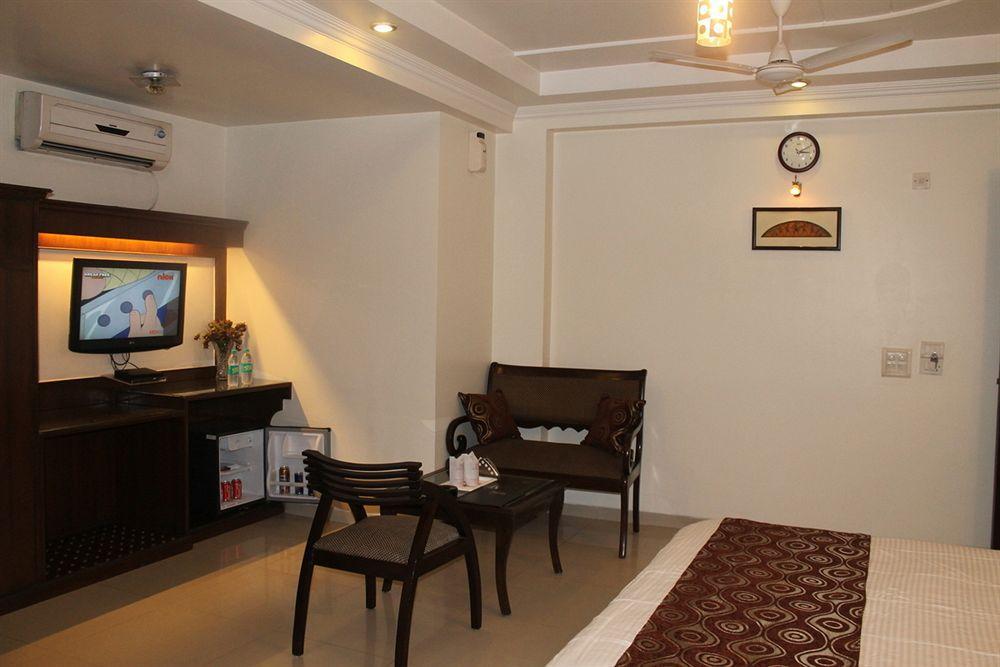 Hotel Shipra International New Delhi Exteriör bild