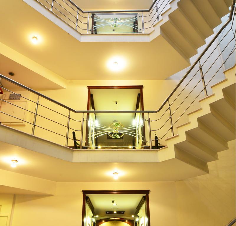 Hotel Shipra International New Delhi Exteriör bild