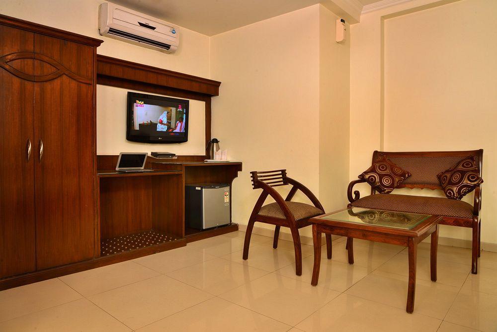 Hotel Shipra International New Delhi Exteriör bild