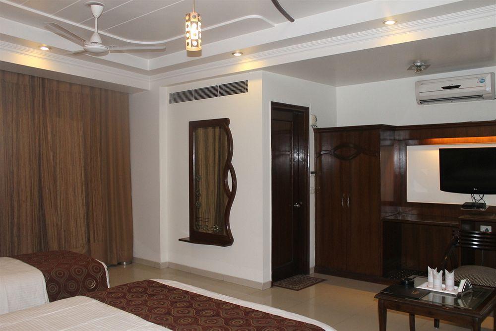 Hotel Shipra International New Delhi Exteriör bild