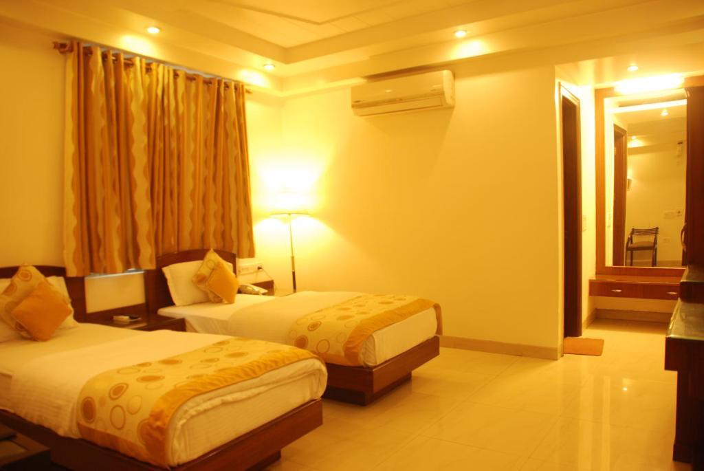 Hotel Shipra International New Delhi Exteriör bild