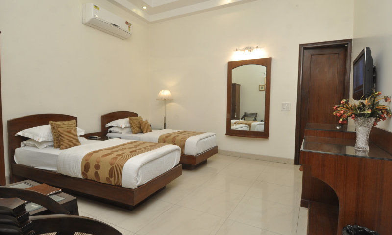 Hotel Shipra International New Delhi Exteriör bild