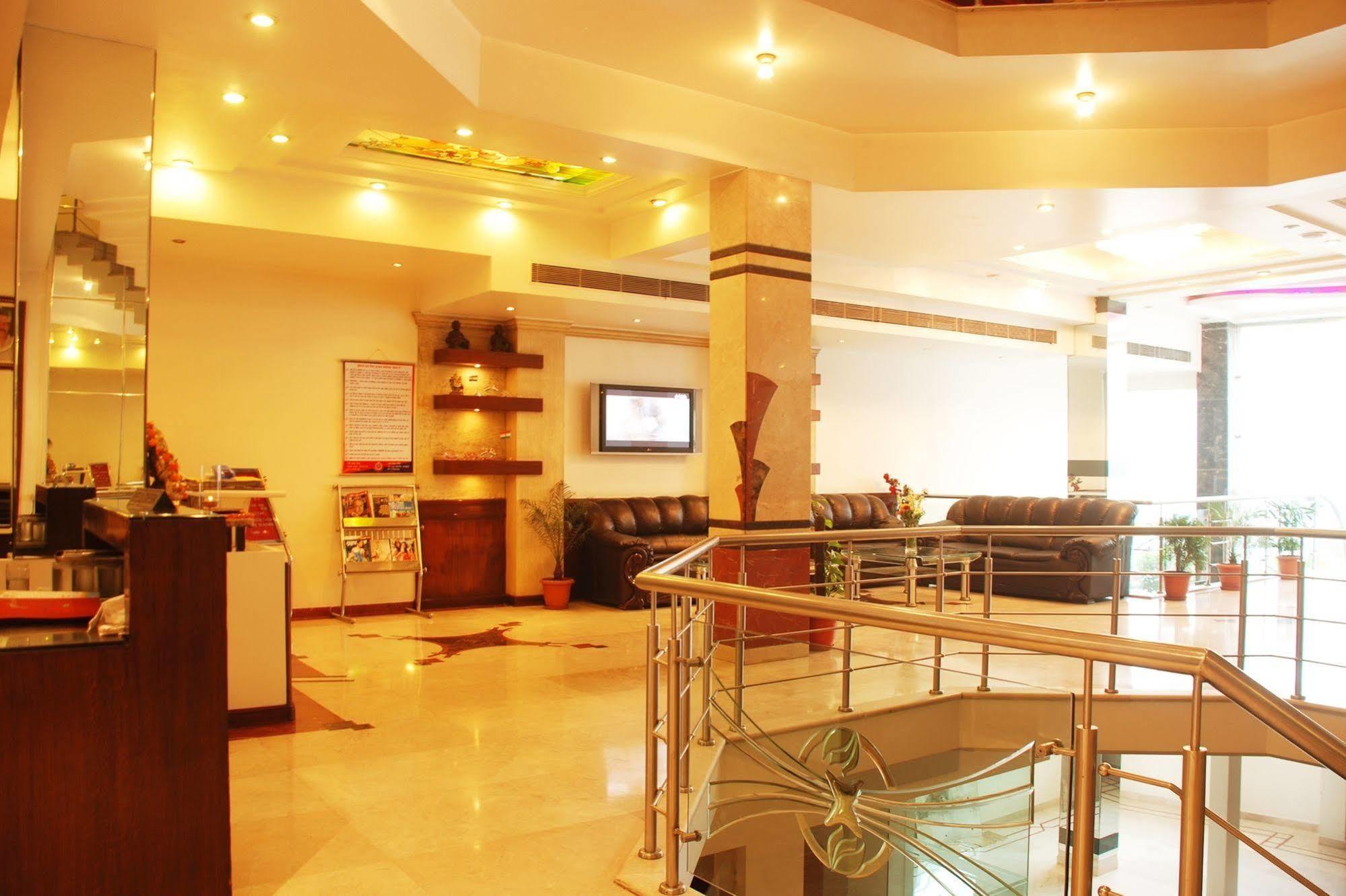 Hotel Shipra International New Delhi Exteriör bild