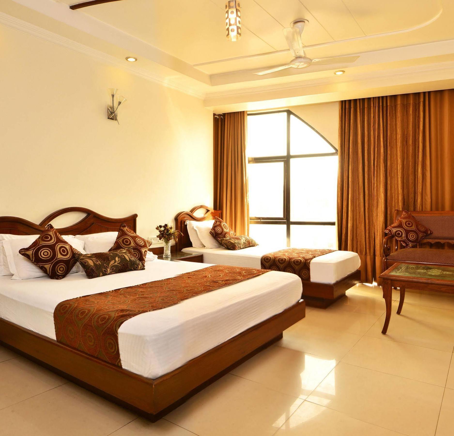 Hotel Shipra International New Delhi Exteriör bild