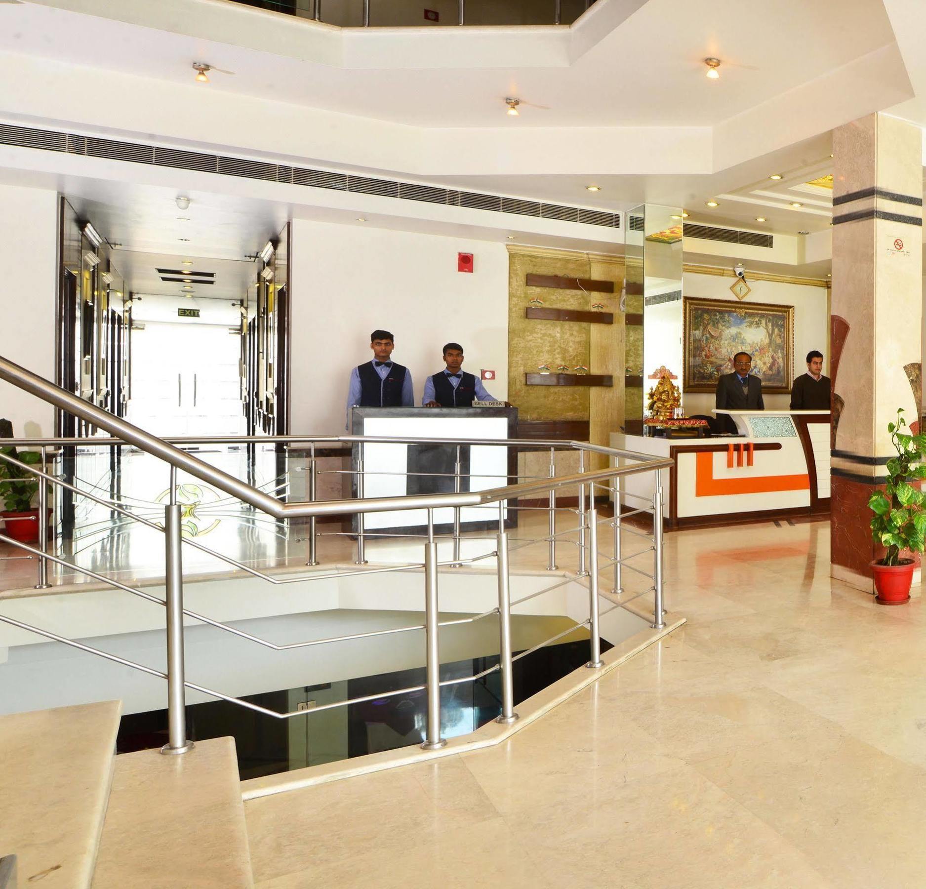Hotel Shipra International New Delhi Exteriör bild