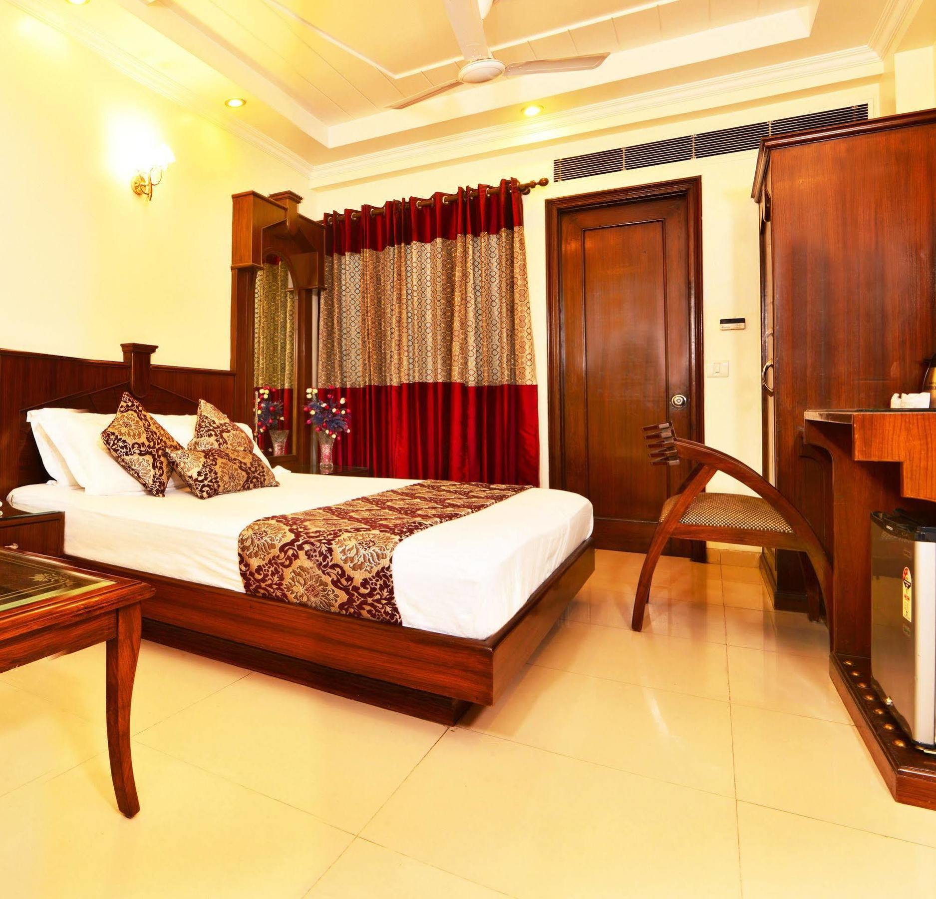 Hotel Shipra International New Delhi Exteriör bild