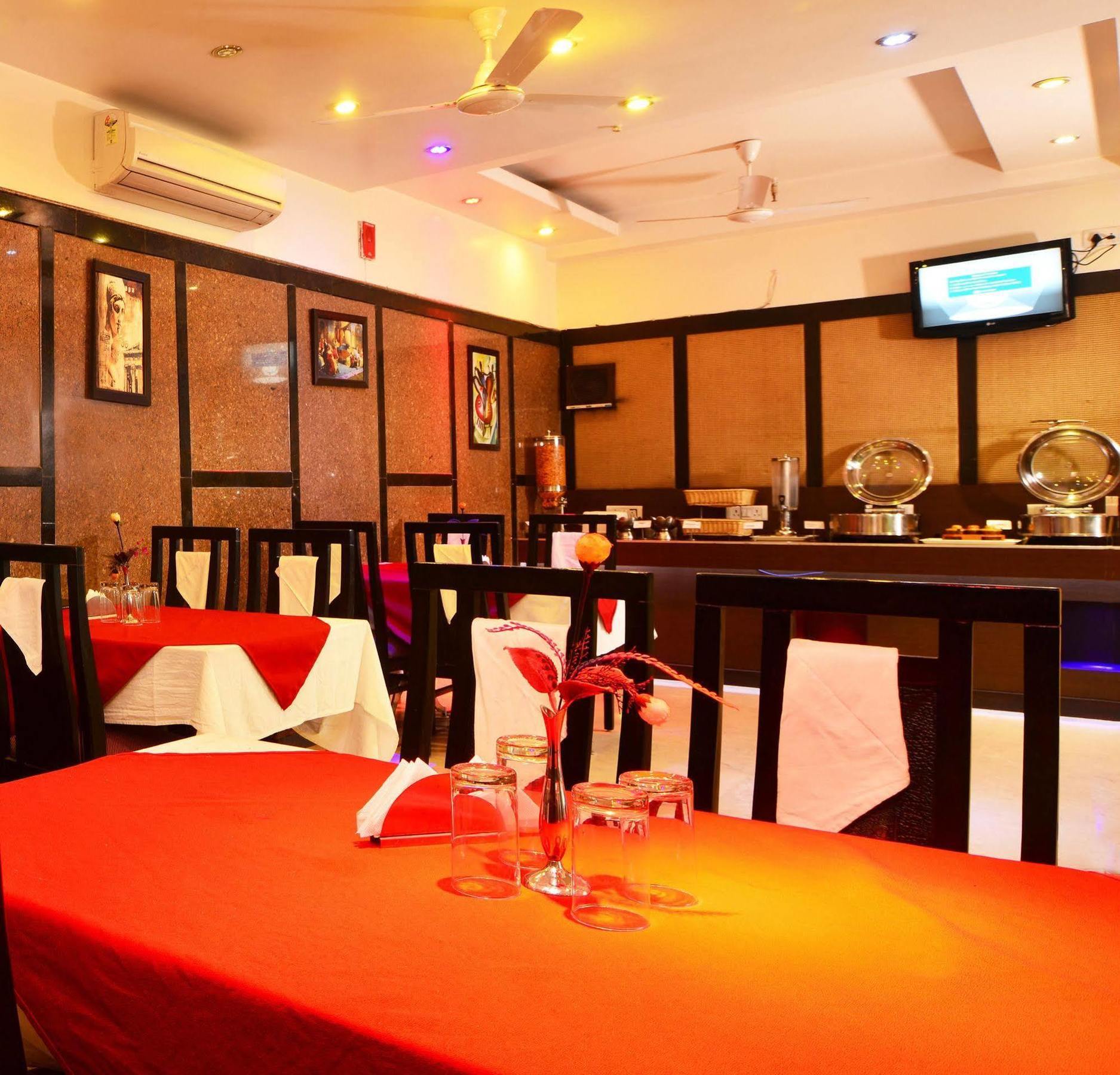 Hotel Shipra International New Delhi Exteriör bild